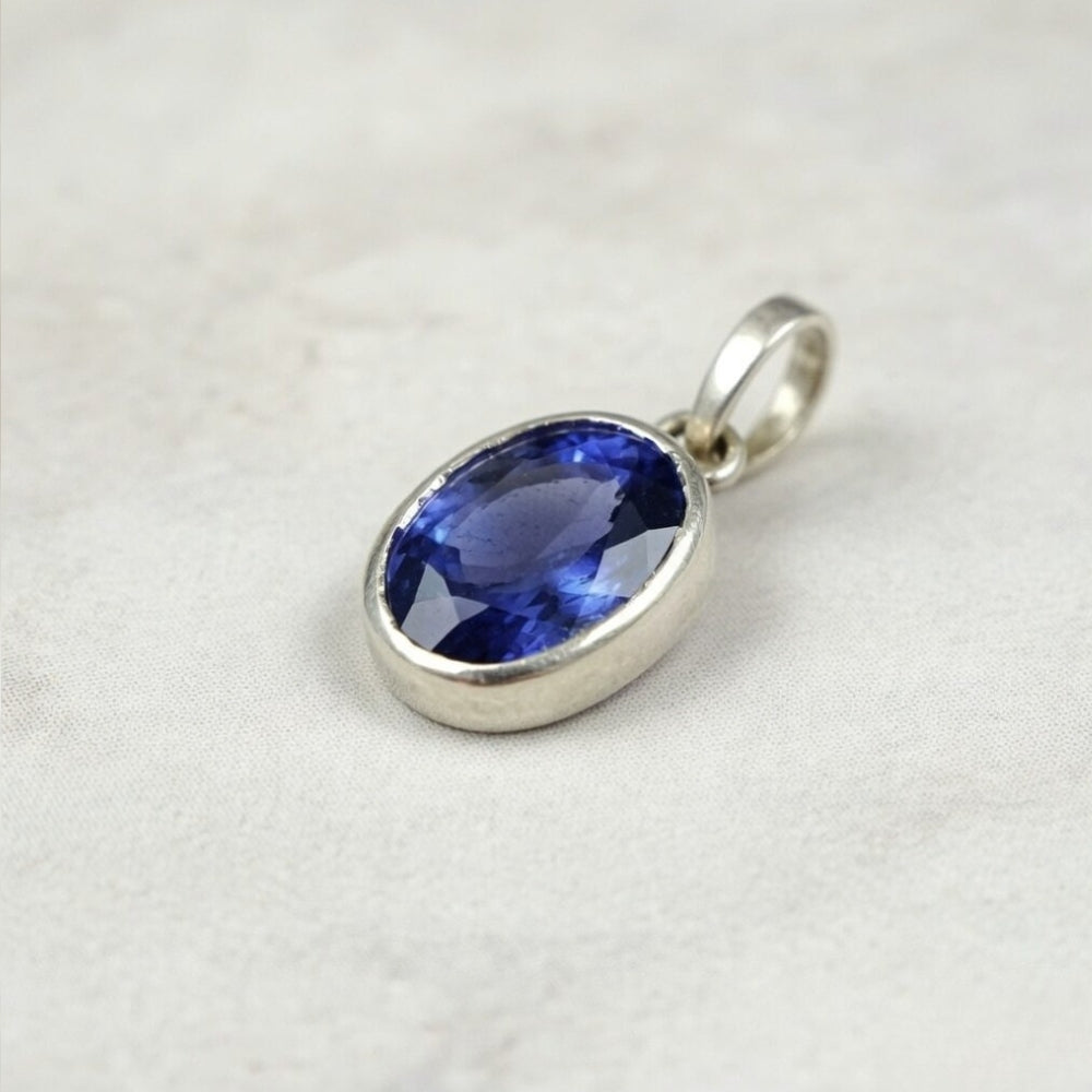 Iolite (Neeli)